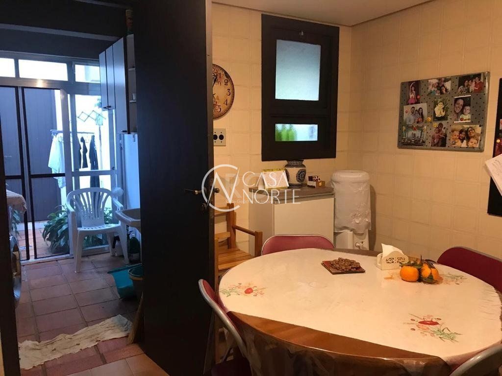 Casa de Condomínio à venda com 3 quartos, 216m², 1 suíte, 2 vagas, Rua Almirante Mariath no bairro Tristeza em Porto Alegre