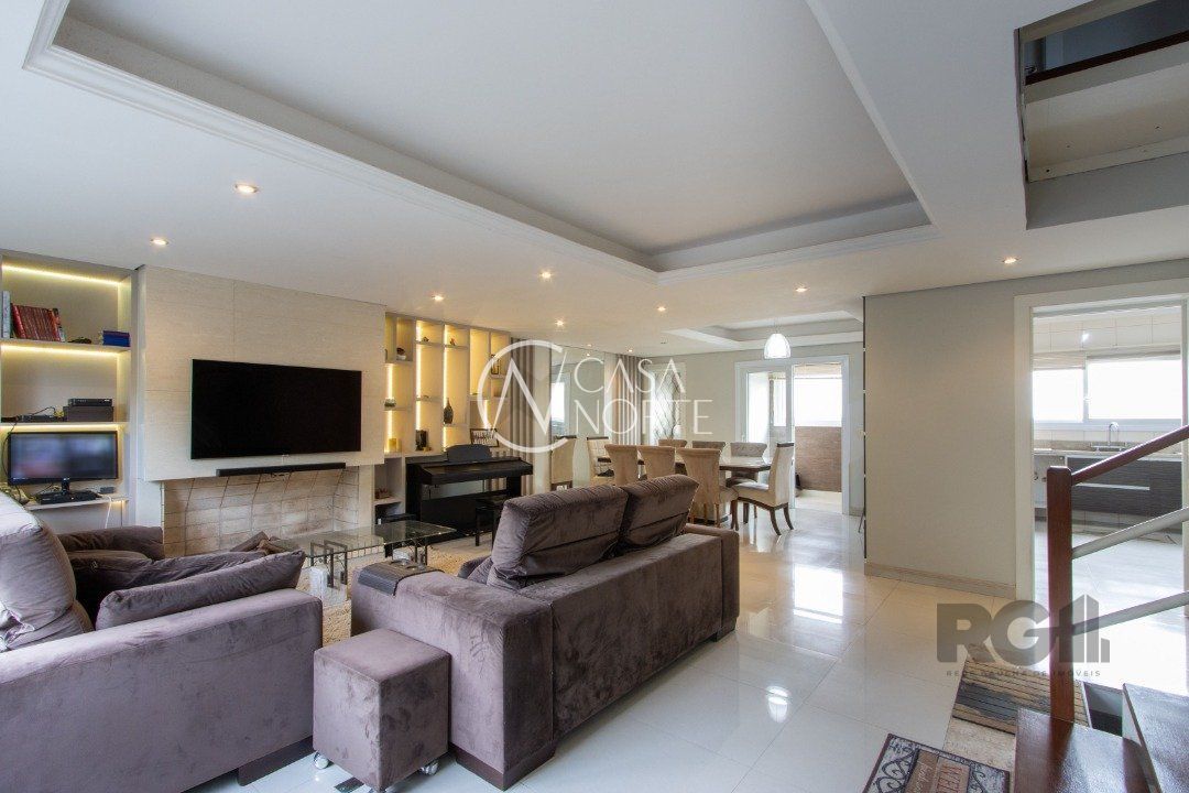 Casa à venda com 3 quartos, 336m², 1 suíte, 4 vagas, Rua Henrique Anawate no bairro Guarujá em Porto Alegre