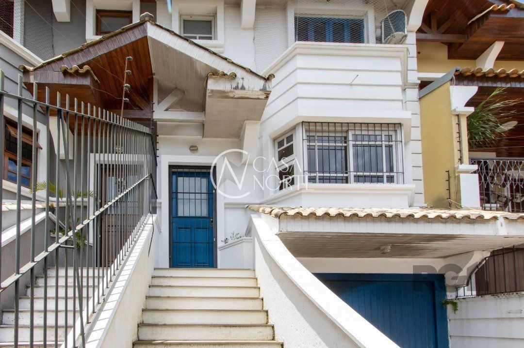 Casa à venda com 4 quartos, 297m², 2 suítes, 3 vagas, Rua Almirante Mariath no bairro Tristeza em Porto Alegre