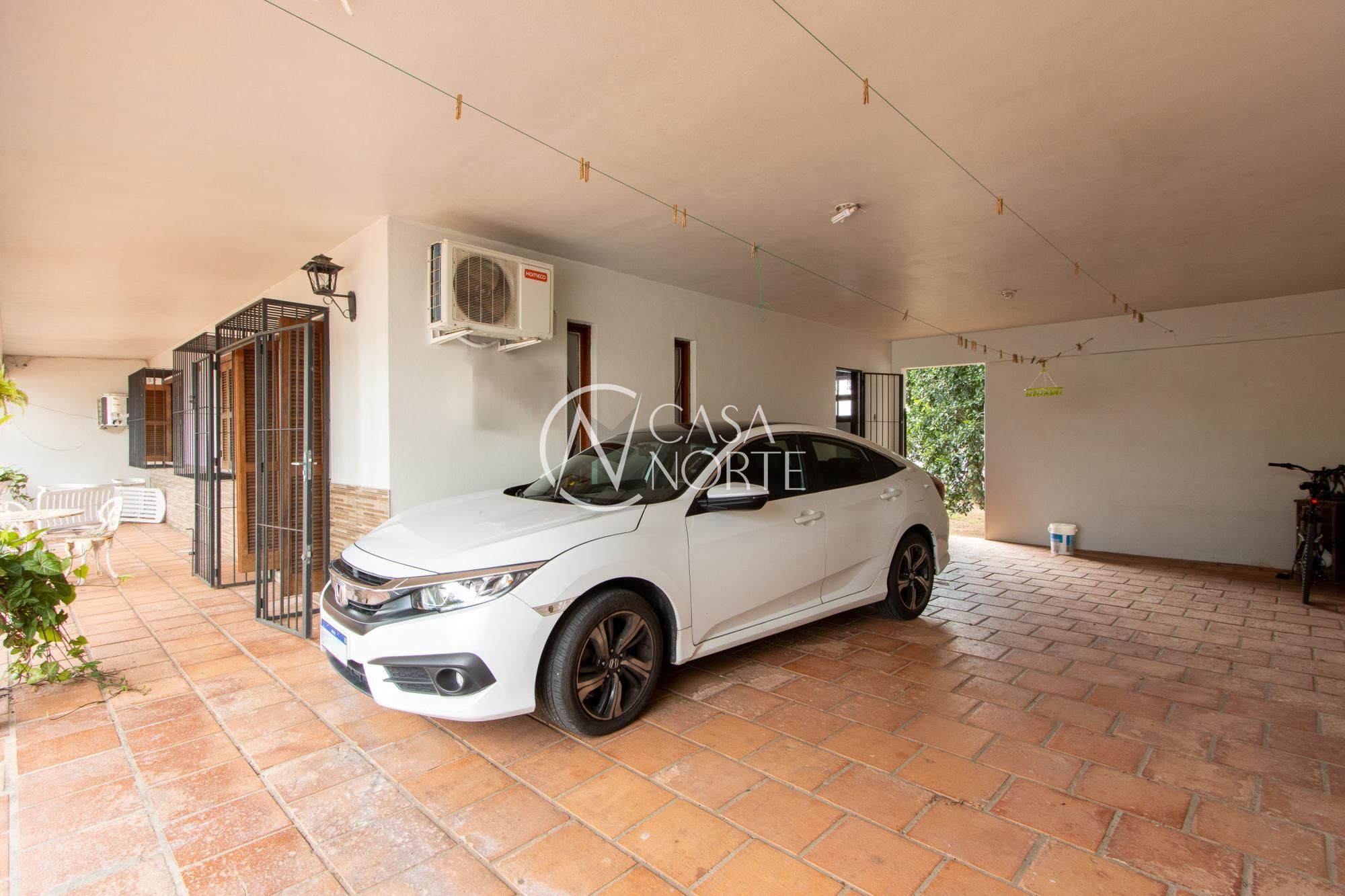 Casa à venda com 3 quartos, 160m², 1 suíte, 4 vagas, Rua José Alves de Castro no bairro Vila Nova em Porto Alegre