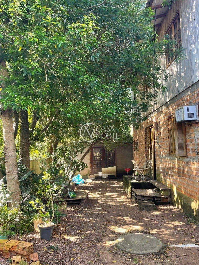 Casa à venda com 6 quartos, 200m², Rua Hygino Russi Lima no bairro Ponta Grossa em Porto Alegre