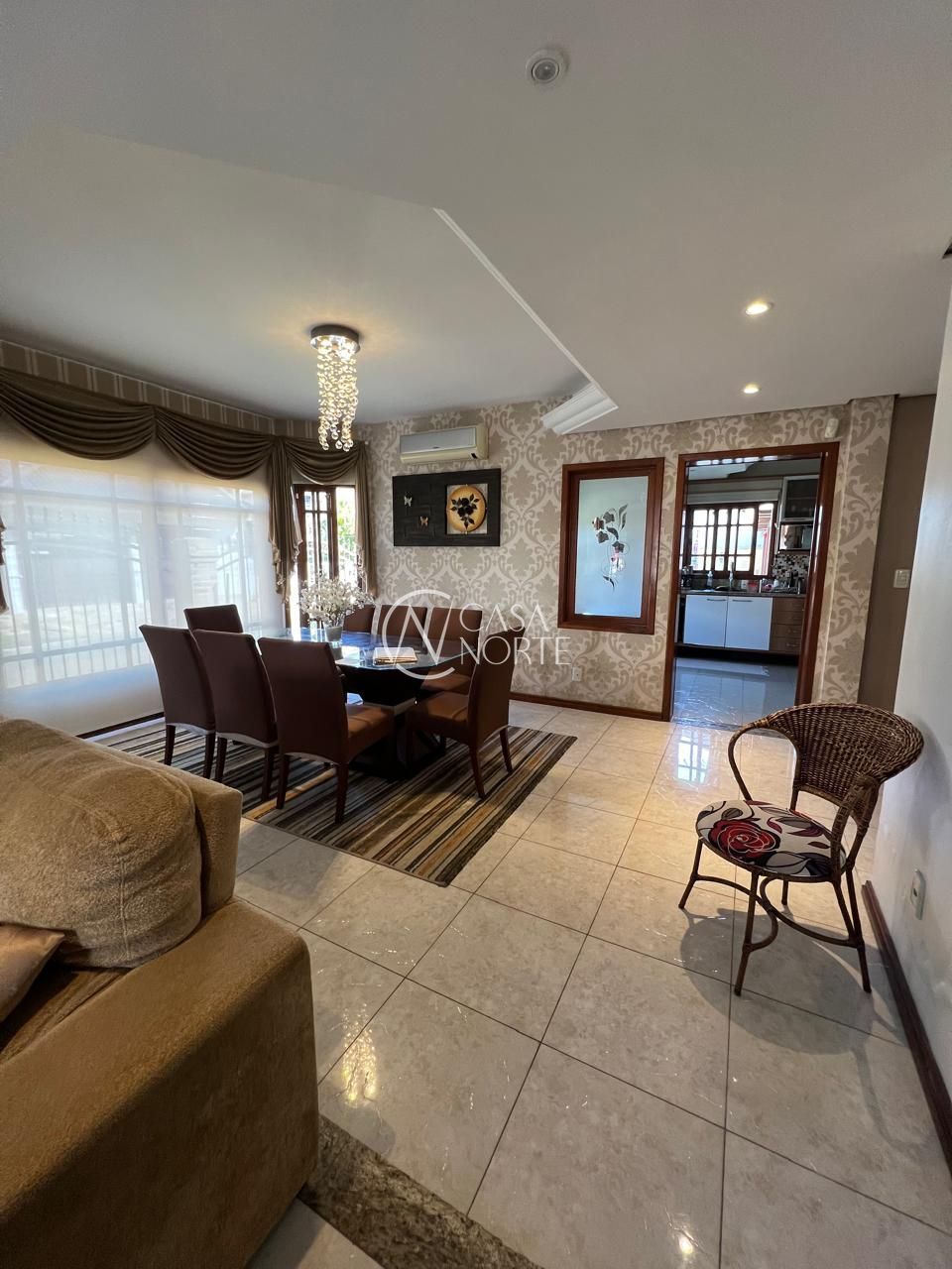 Casa à venda com 3 quartos, 250m², 1 suíte, 3 vagas, Rua Manaca no bairro Hípica em Porto Alegre