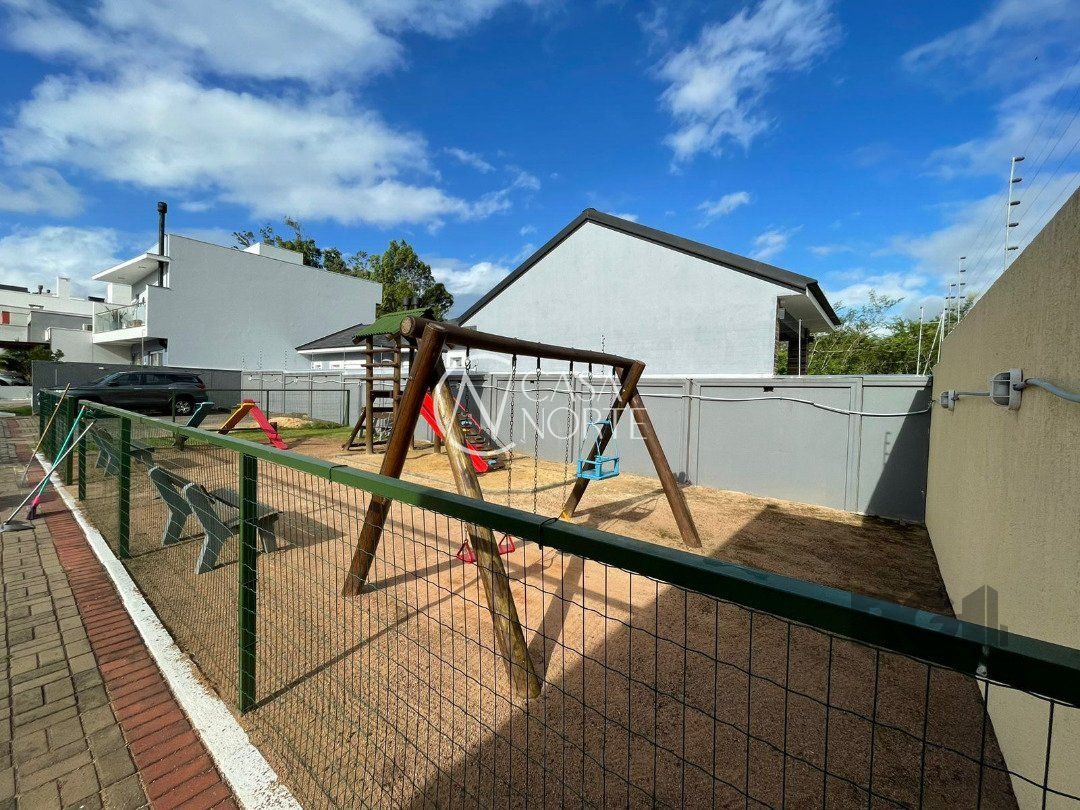 Terreno à venda  com 180m², Rua Carlos Maximiliano Fayet no bairro Hípica em Porto Alegre