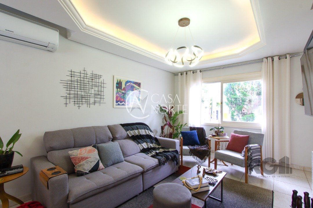 Casa à venda com 2 quartos, 122m², 2 suítes, 1 vaga, Rua Guatambu no bairro Hípica em Porto Alegre