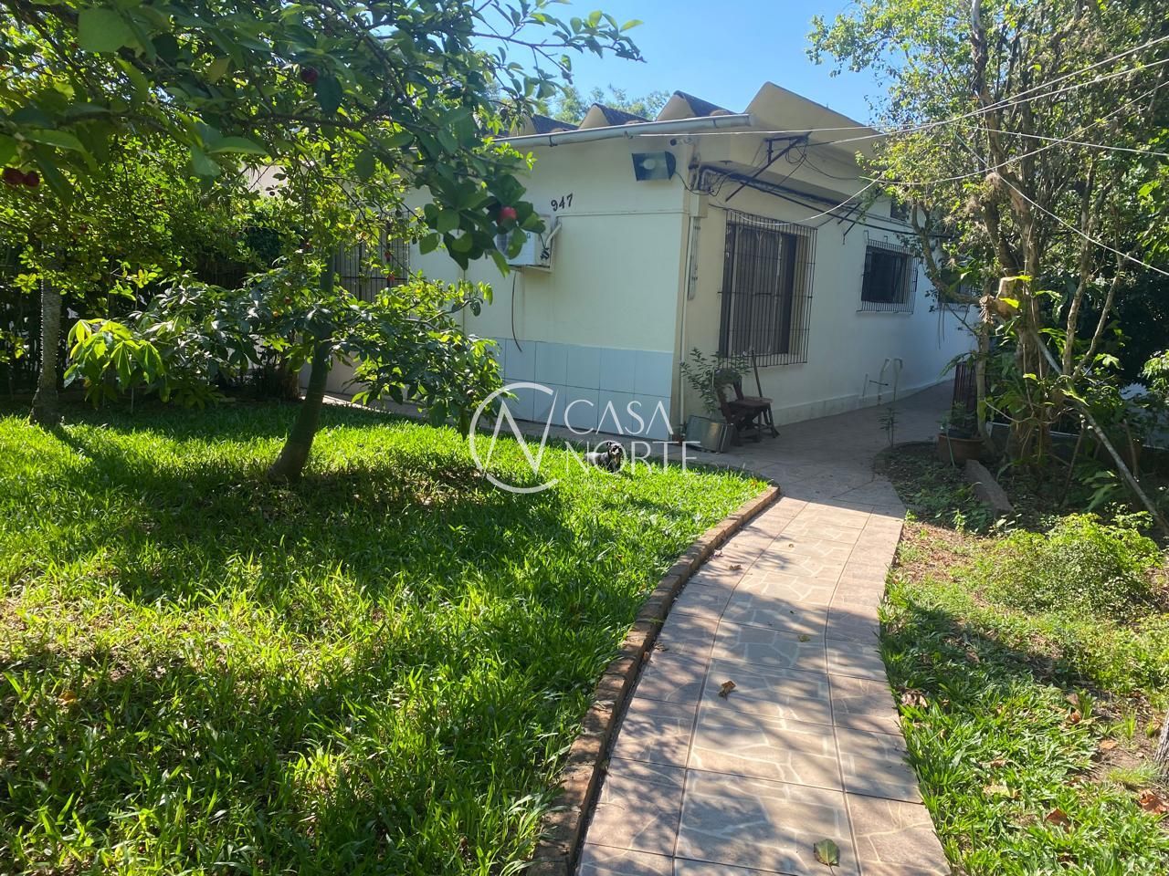 Casa à venda com 3 quartos, 243m², 1 suíte, 3 vagas, Estrada João Passuelo no bairro Vila Nova em Porto Alegre