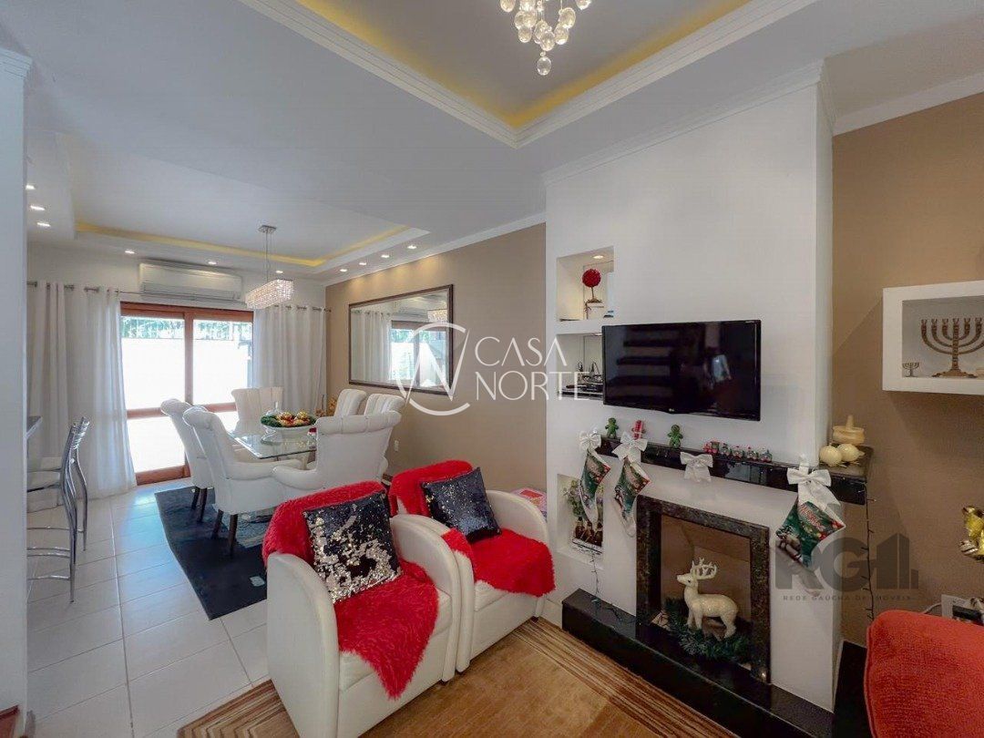 Casa de Condomínio à venda com 3 quartos, 186m², 1 suíte, 2 vagas, Avenida Eduardo Prado no bairro Cavalhada em Porto Alegre