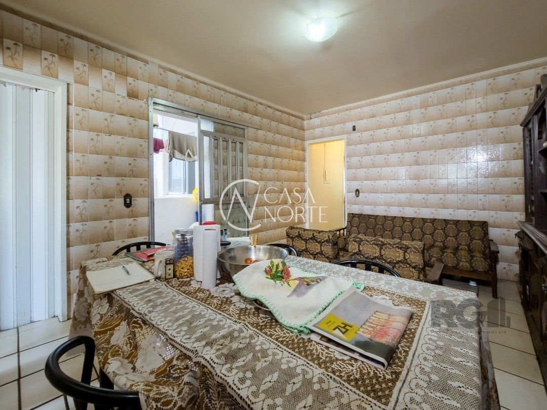 Casa à venda com 3 quartos, 210m², 1 suíte, 2 vagas, Rua José Gomes no bairro Tristeza em Porto Alegre