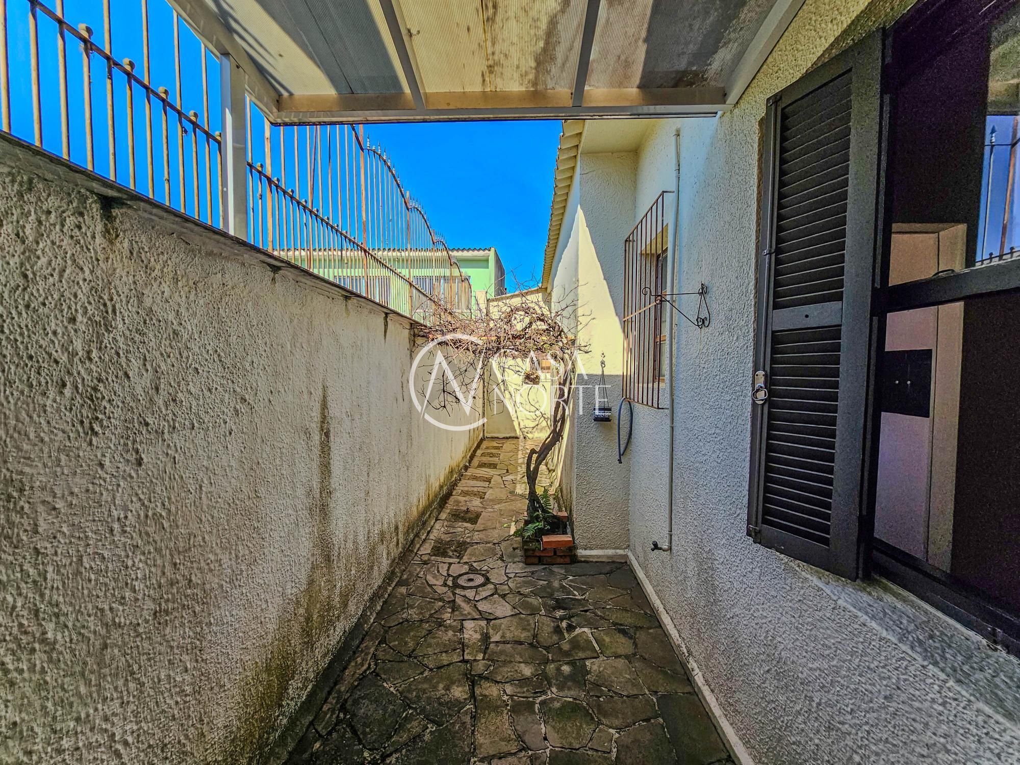 Casa à venda com 3 quartos, 120m², 1 suíte, 2 vagas, Rua Márcio Dias no bairro Nonoai em Porto Alegre