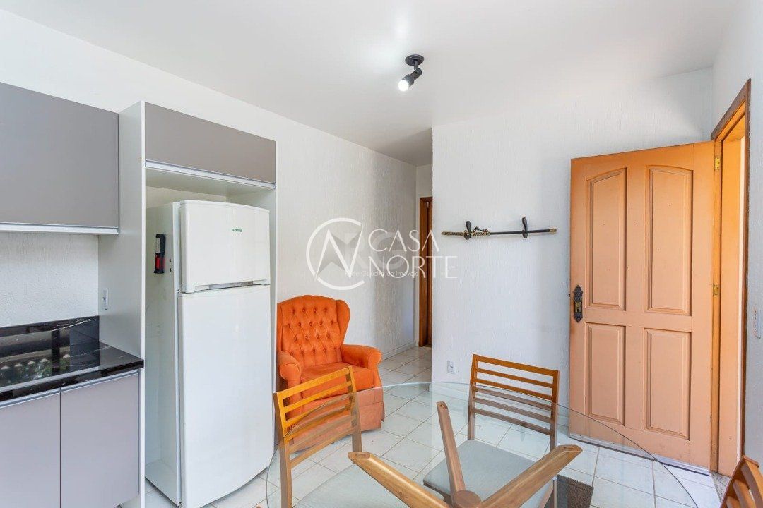 Casa à venda com 3 quartos, 207m², 1 suíte, 3 vagas, Rua Floriano Maya Davila no bairro Teresópolis em Porto Alegre