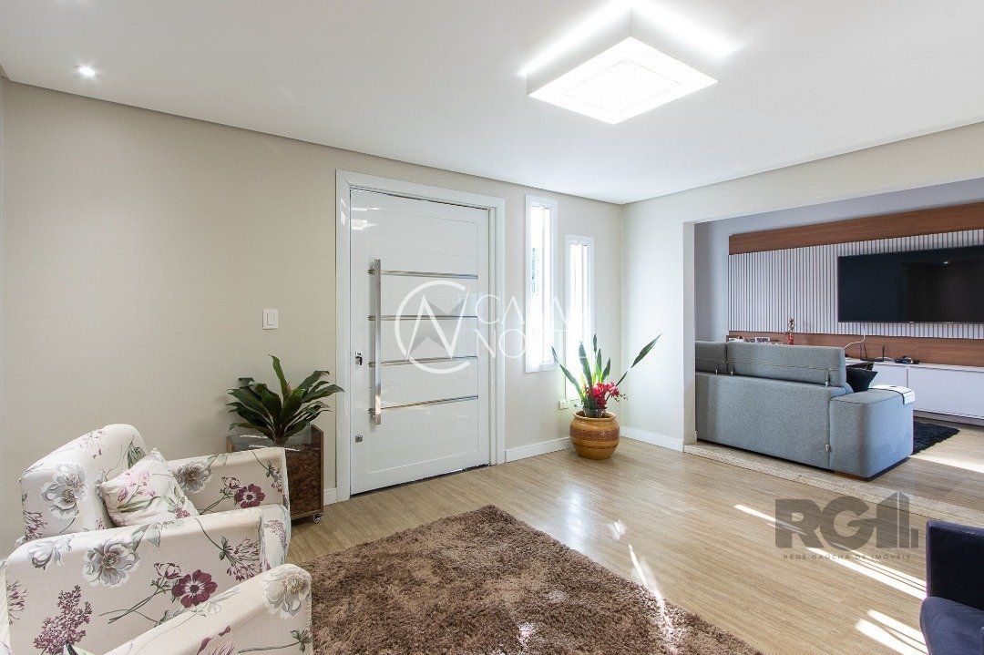 Casa à venda com 6 quartos, 361m², 1 suíte, 5 vagas, Avenida Jacui no bairro Cristal em Porto Alegre