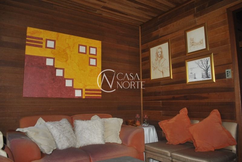 Casa à venda com 3 quartos, 250m², 4 vagas, Rua Irmao Augusto Duflot no bairro Serraria em Porto Alegre