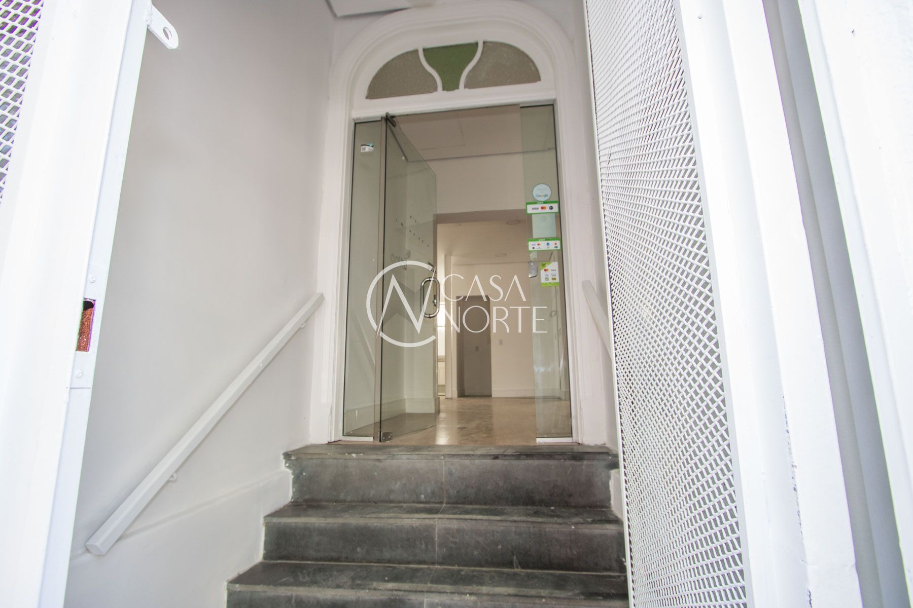 Casa Comercial à venda , 157m², 5 vagas, Rua Botafogo no bairro Menino Deus em Porto Alegre