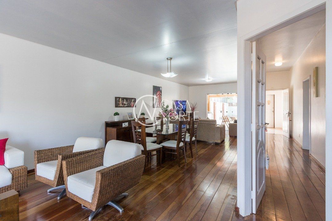 Casa de Condomínio à venda com 4 quartos, 297m², 1 suíte, 2 vagas, Rua Professor Antônio José Remiao no bairro Espírito Santo em Porto Alegre