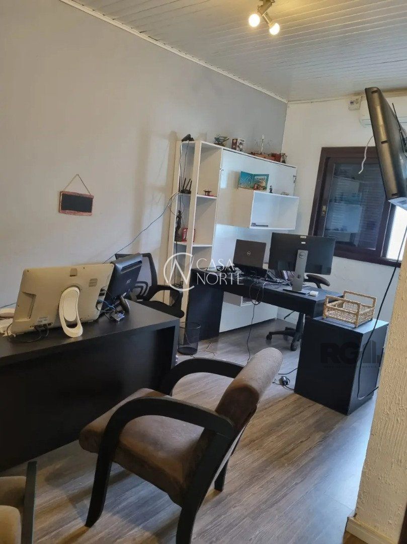 Casa à venda com 3 quartos, 76m², 1 suíte, 4 vagas, Rua Leopoldino J. Santos no bairro Passo das Pedras em Porto Alegre