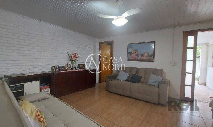 Casa à venda com 2 quartos, 100m², 1 vaga, Rua São Sebastião do Cai no bairro Camaquã em Porto Alegre