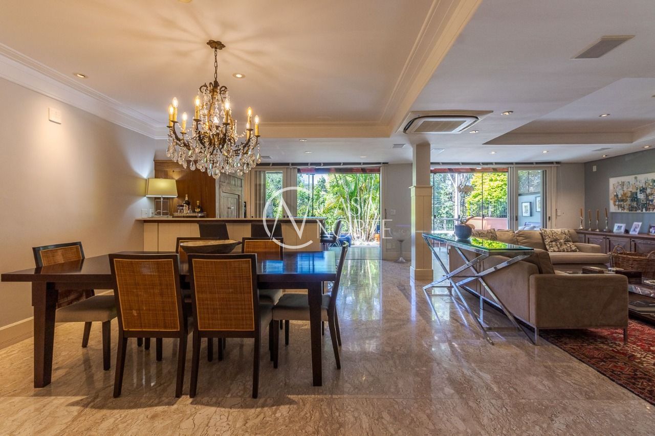 Casa de Condomínio à venda com 4 quartos, 487m², 4 suítes, 3 vagas, Rua Osorio Tuyuty de Oliveira Freitas no bairro Três Figueiras em Porto Alegre