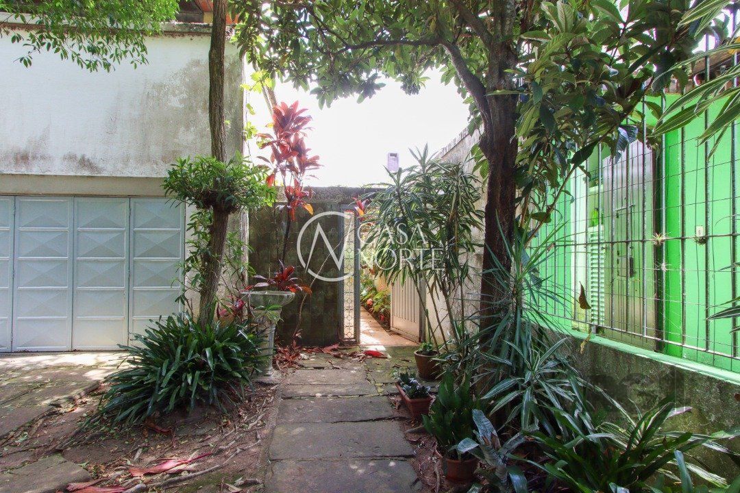 Casa à venda com 4 quartos, 262m², 2 suítes, 4 vagas, Rua Conselheiro Xavier da Costa no bairro Ipanema em Porto Alegre