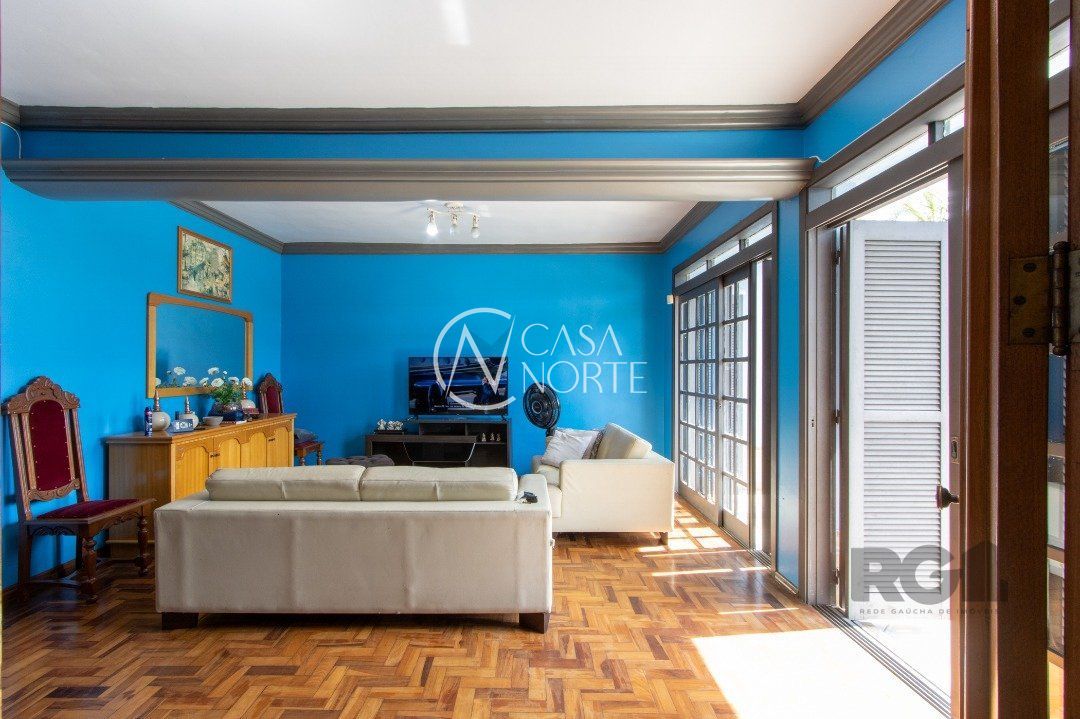 Casa à venda com 3 quartos, 240m², 1 suíte, 3 vagas, Avenida Fábio Araújo Santos no bairro Nonoai em Porto Alegre