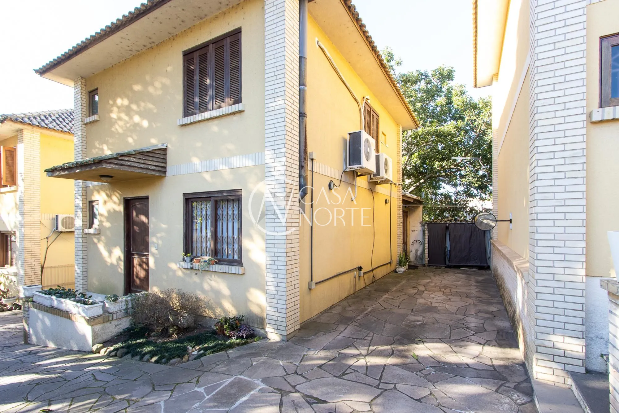 Casa de Condomínio à venda com 3 quartos, 141m², 1 suíte, 2 vagas, Rua Doutor Barcelos no bairro Tristeza em Porto Alegre