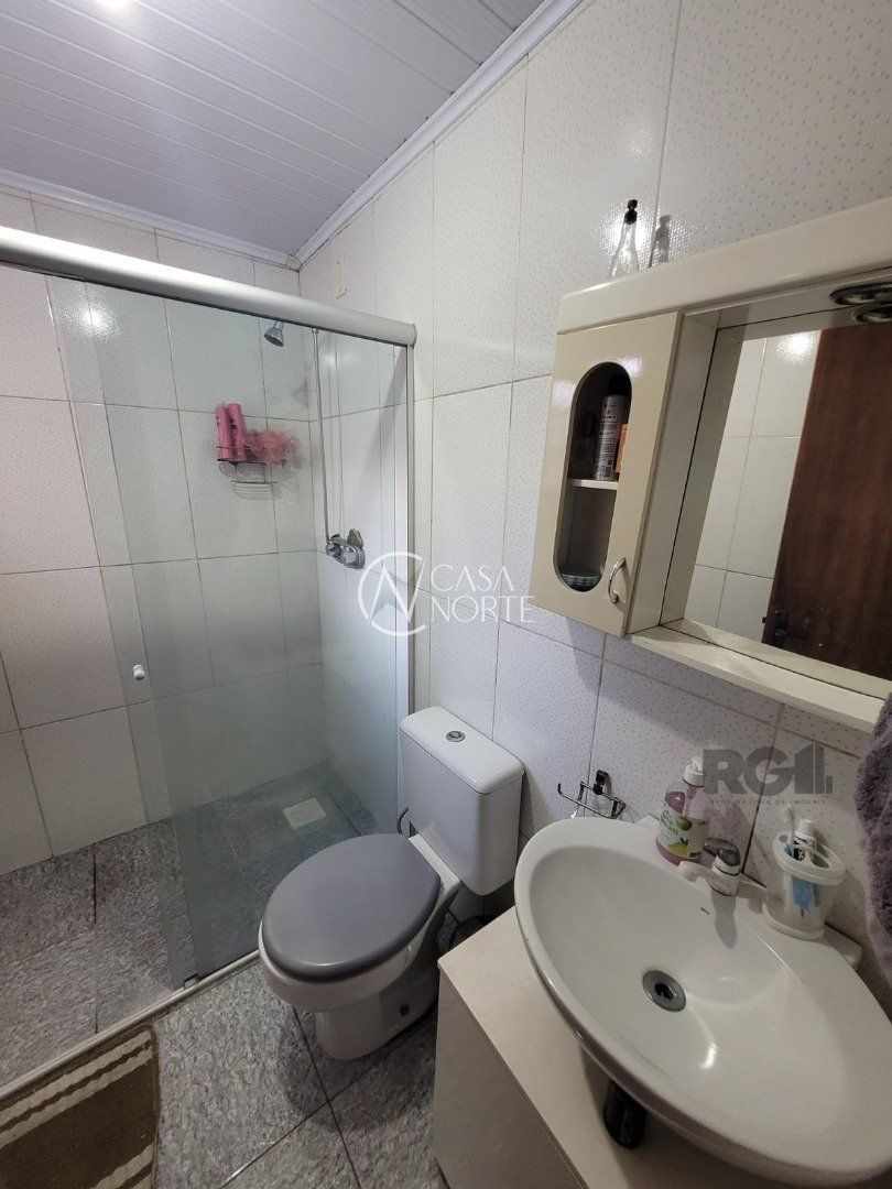 Casa à venda com 2 quartos, 142m², 1 suíte, 2 vagas, Avenida Orleaes no bairro Guarujá em Porto Alegre