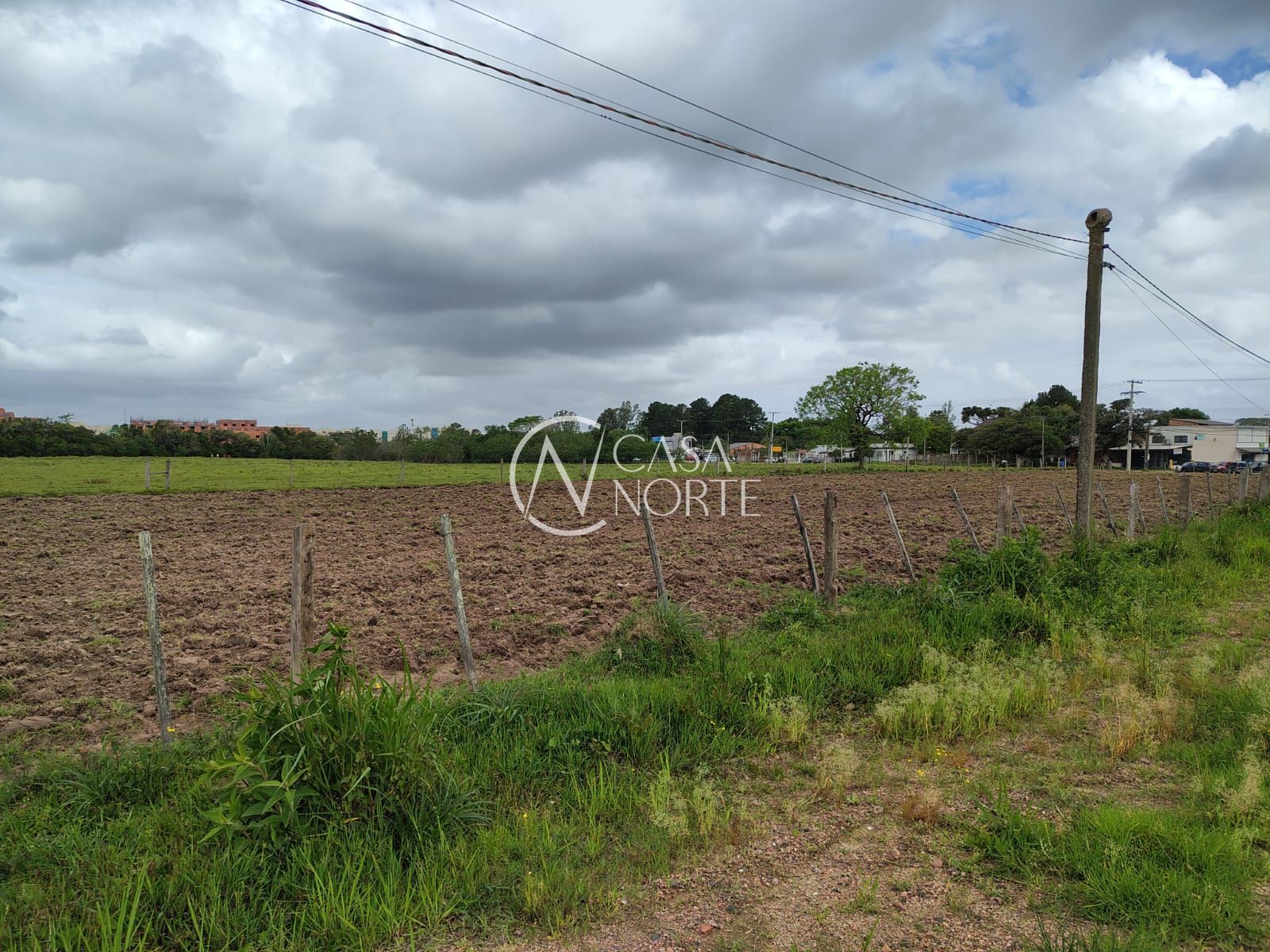 Sítio à venda , 1000m², Avenida Juca Batista no bairro Chapéu do Sol em Porto Alegre