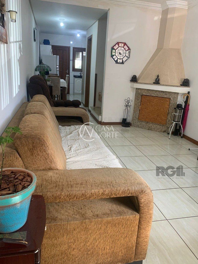 Casa à venda com 3 quartos, 77m², 2 vagas, Rua Izar Faria Correa Santanna no bairro Hípica em Porto Alegre