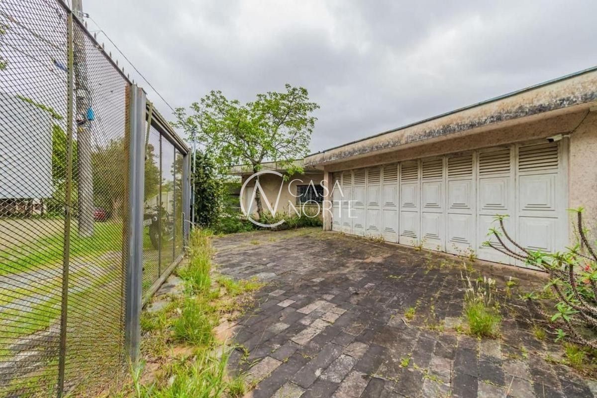 Casa à venda com 5 quartos, 561m², 1 suíte, 3 vagas, Rua Bororó no bairro Vila Assunção em Porto Alegre