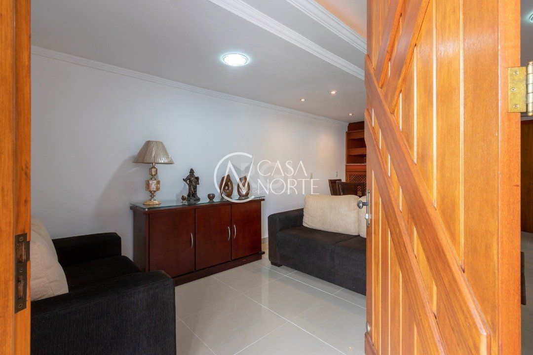 Casa à venda com 3 quartos, 247m², 1 suíte, 4 vagas, Rua Giobatta Giuseppe Petracco no bairro Vila Nova em Porto Alegre