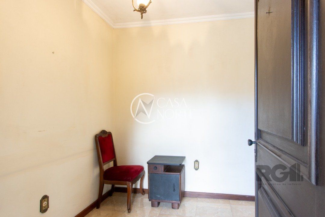 Casa à venda com 3 quartos, 200m², 1 suíte, 3 vagas, Rua Doutor João Palombini no bairro Aberta dos Morros em Porto Alegre