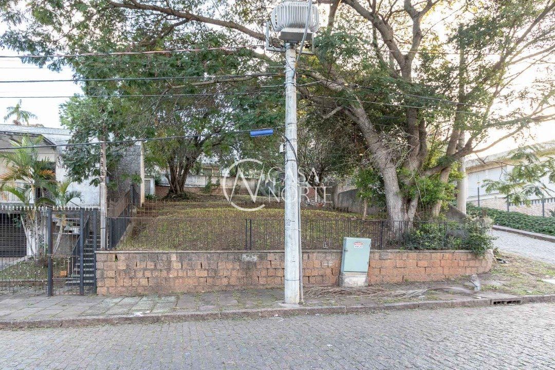 Terreno à venda  com 744m², Rua Eurico Lara no bairro Medianeira em Porto Alegre