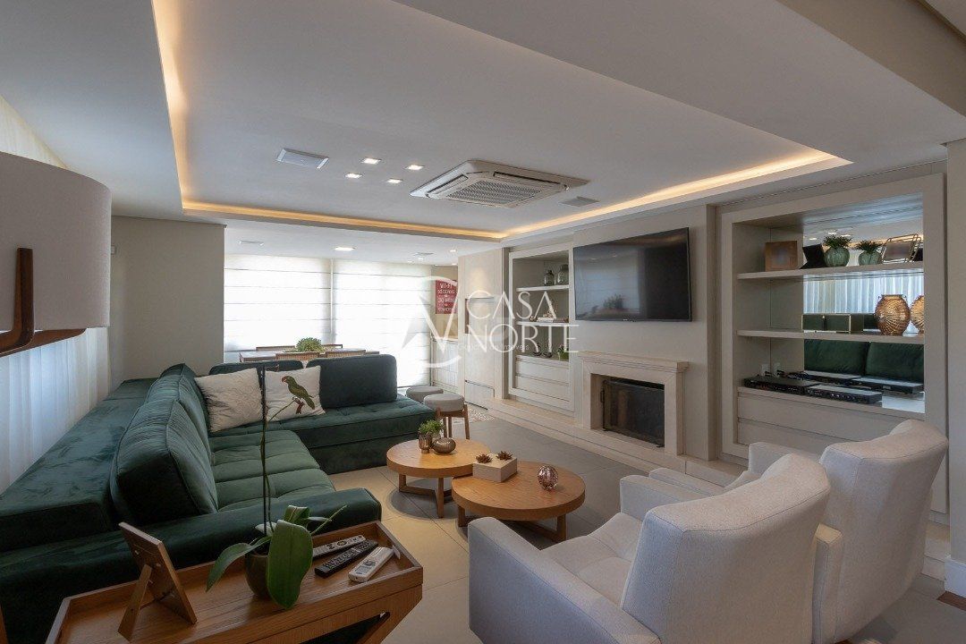 Casa de Condomínio à venda com 3 quartos, 210m², 2 suítes, 4 vagas, Rua Edgar Luiz Schneider no bairro Jardim Isabel em Porto Alegre