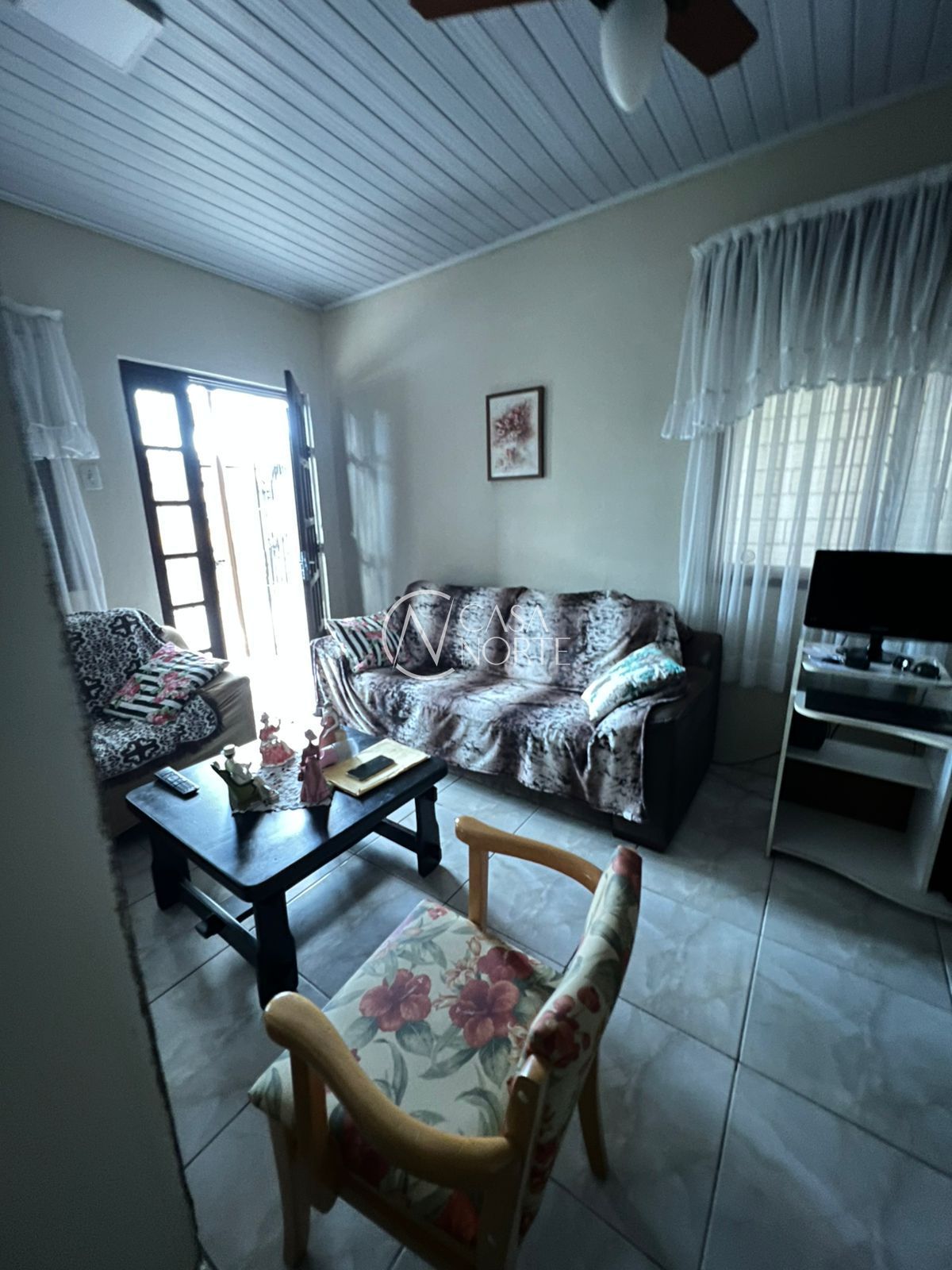 Casa à venda com 3 quartos, 95m², 5 vagas, Rua Criciúma no bairro Guarujá em Porto Alegre