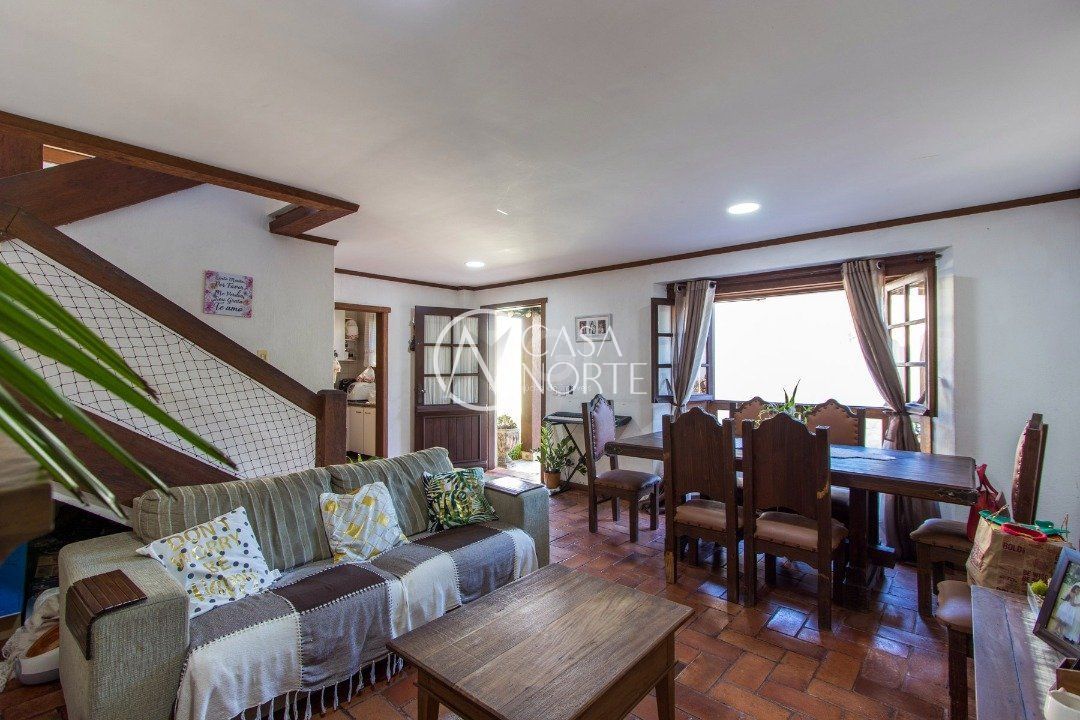 Casa de Condomínio à venda com 2 quartos, 195m², 1 suíte, 2 vagas, Rua Doutor Pereira Neto no bairro Tristeza em Porto Alegre