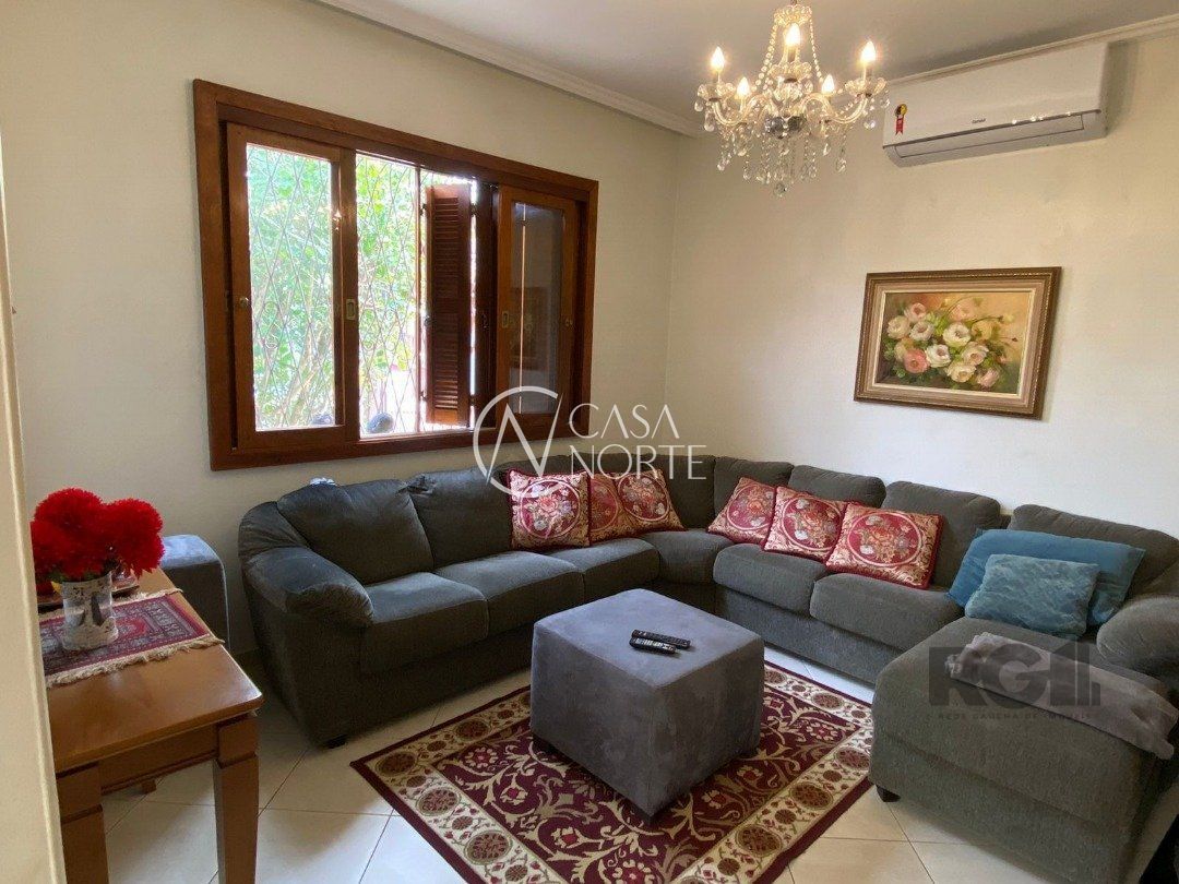 Casa à venda com 3 quartos, 115m², 5 vagas, Rua Dona Firmina no bairro Vila São José em Porto Alegre