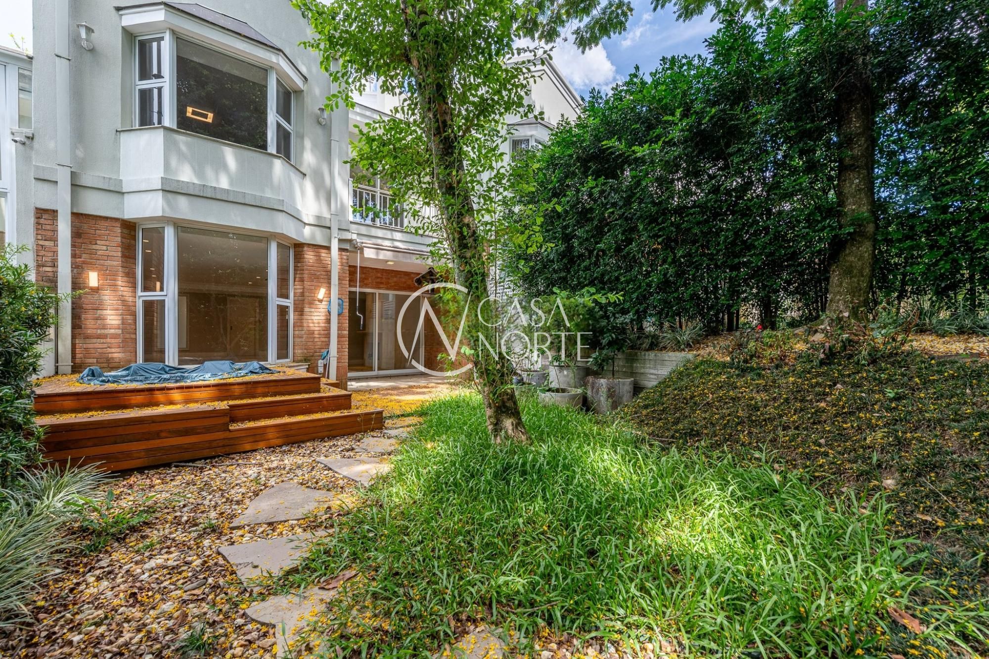 Casa de Condomínio à venda com 4 quartos, 431m², 3 suítes, 4 vagas, Rua de La Grange no bairro Três Figueiras em Porto Alegre