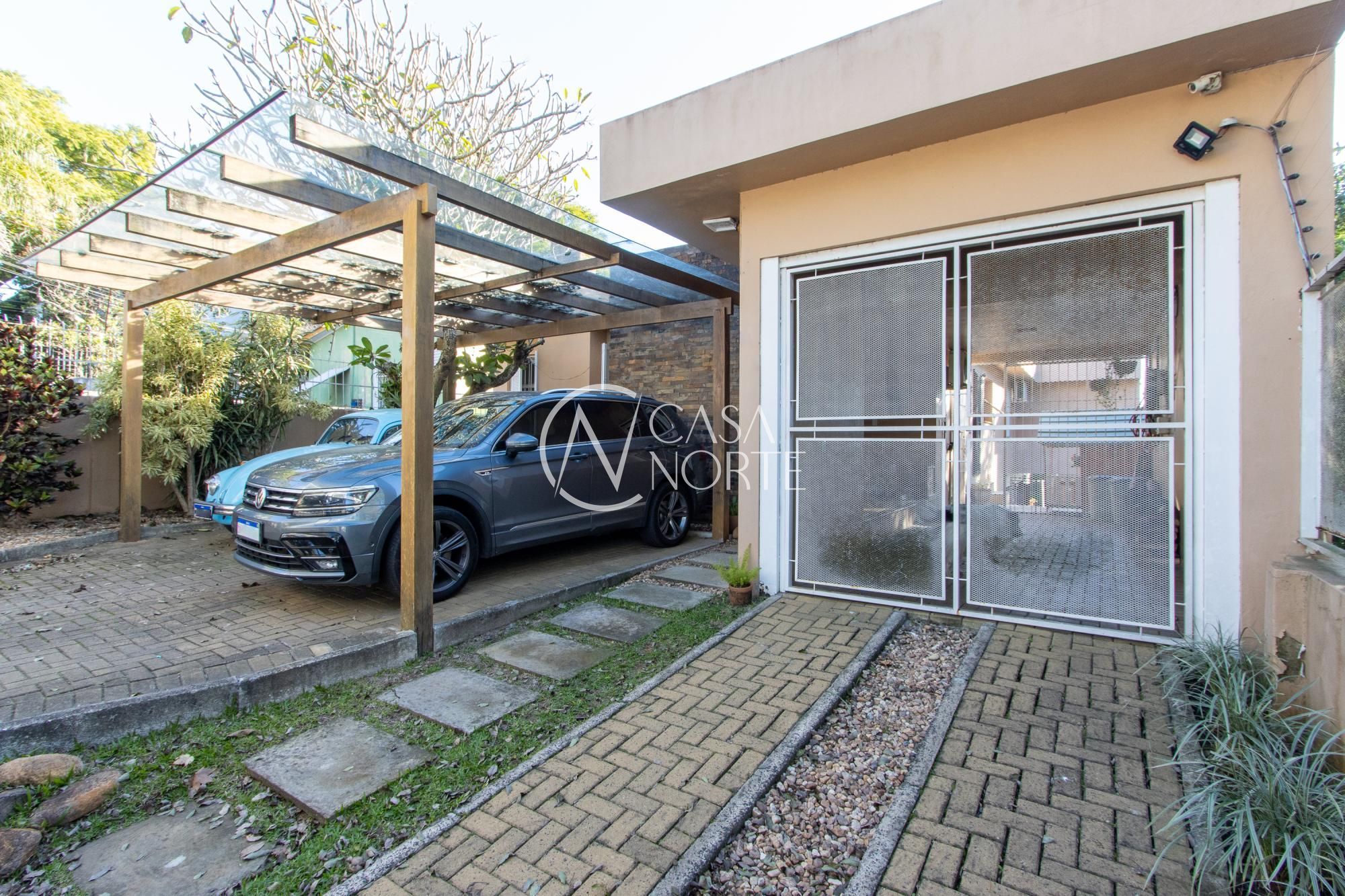 Casa à venda com 3 quartos, 270m², 3 suítes, 3 vagas, Rua Comandai no bairro Cristal em Porto Alegre
