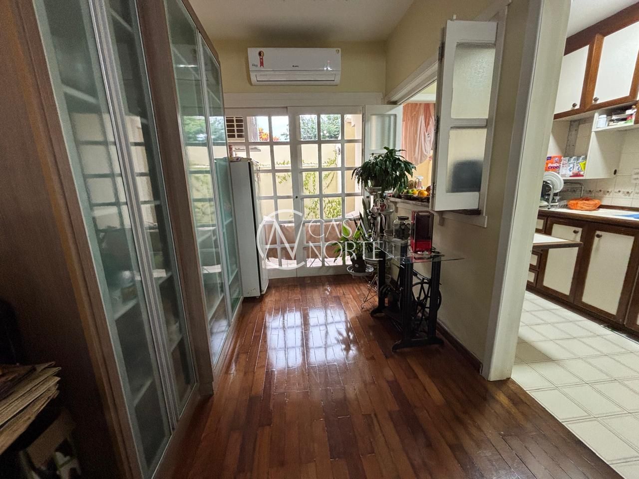 Casa de Condomínio à venda com 2 quartos, 80m², 1 vaga, Rua Doutor Armando Barbedo no bairro Tristeza em Porto Alegre