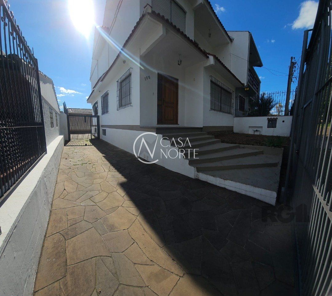 Casa à venda com 4 quartos, 300m², 1 suíte, 7 vagas, Rua Cristo Rei no bairro Jardim Sabará em Porto Alegre