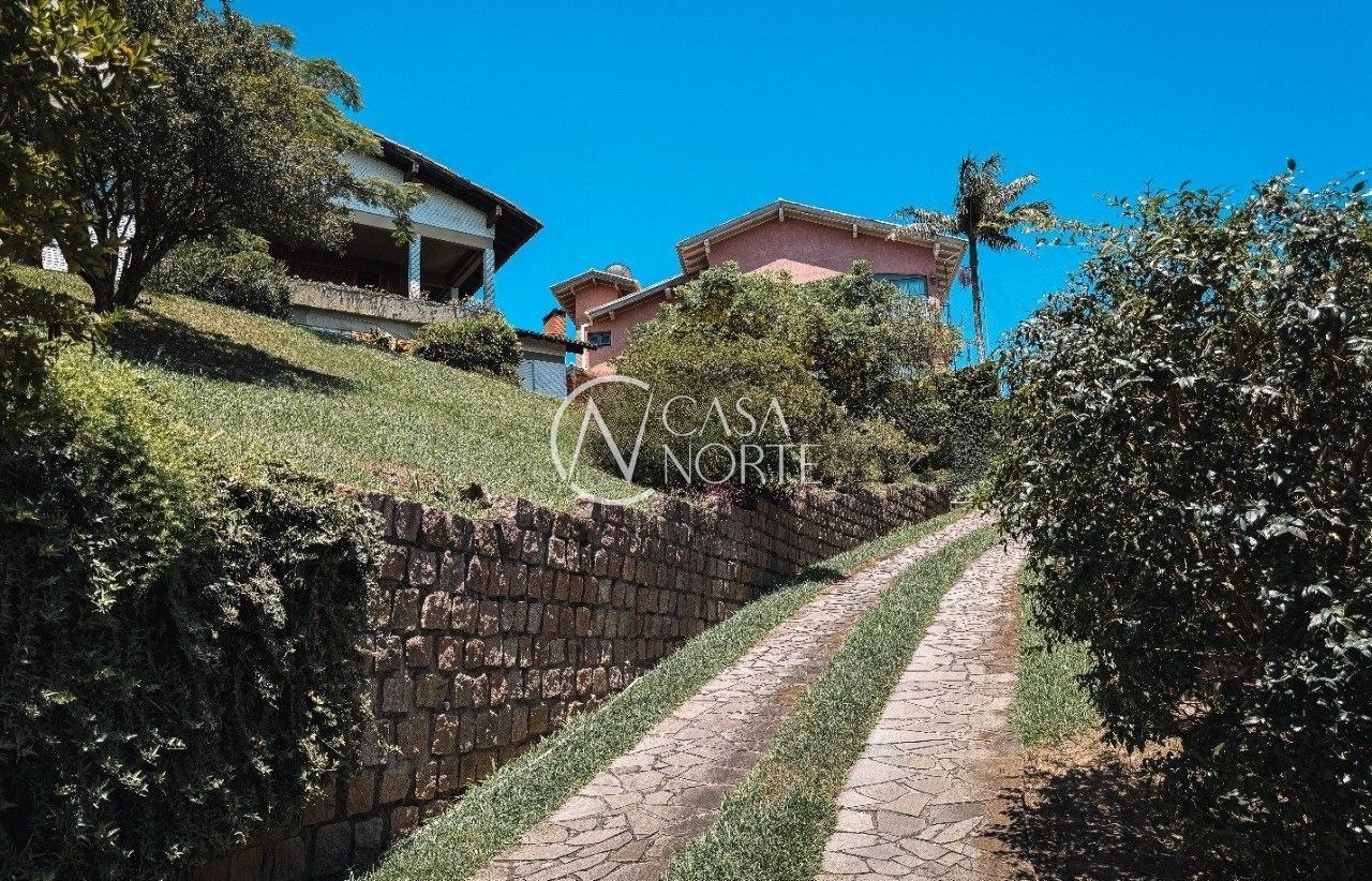 Casa à venda com 7 quartos, 463m², 2 suítes, 8 vagas, Rua Coronel Gomes de Carvalho no bairro Sétimo Céu em Porto Alegre