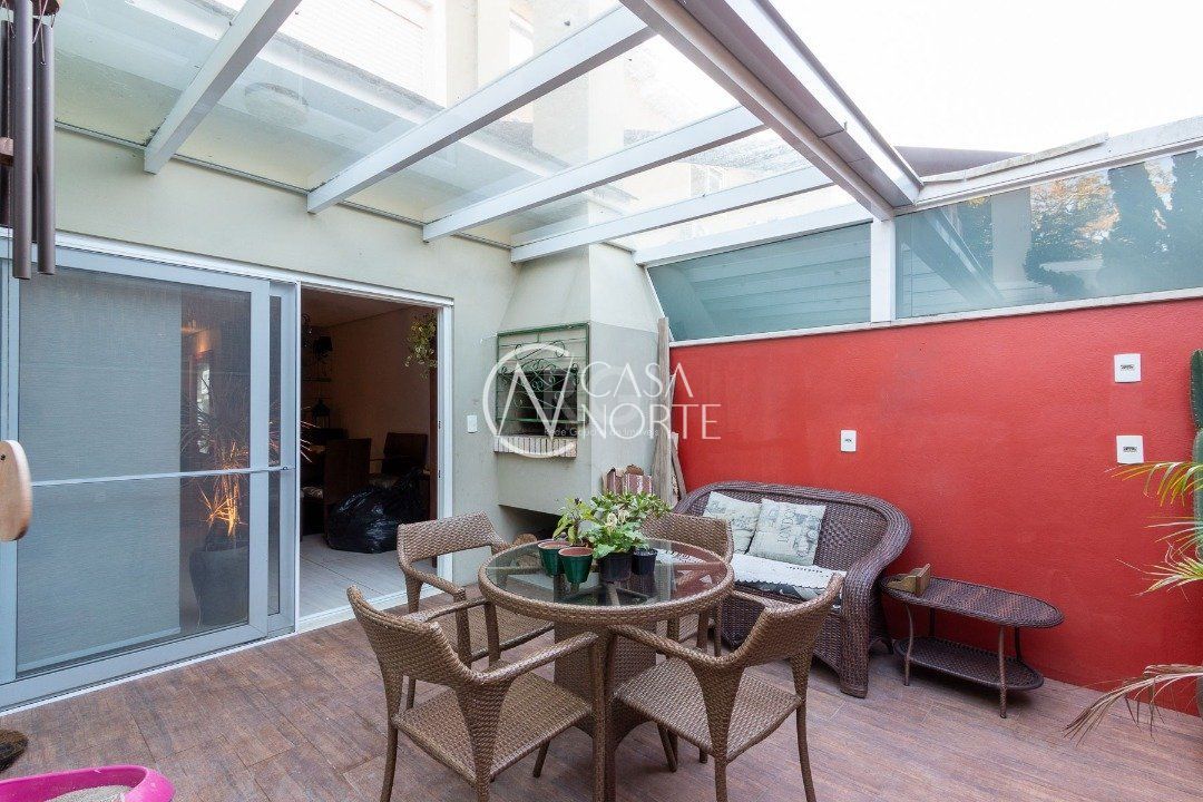 Casa de Condomínio à venda com 3 quartos, 188m², 1 suíte, 2 vagas, Rua Doutor Mário Totta no bairro Tristeza em Porto Alegre