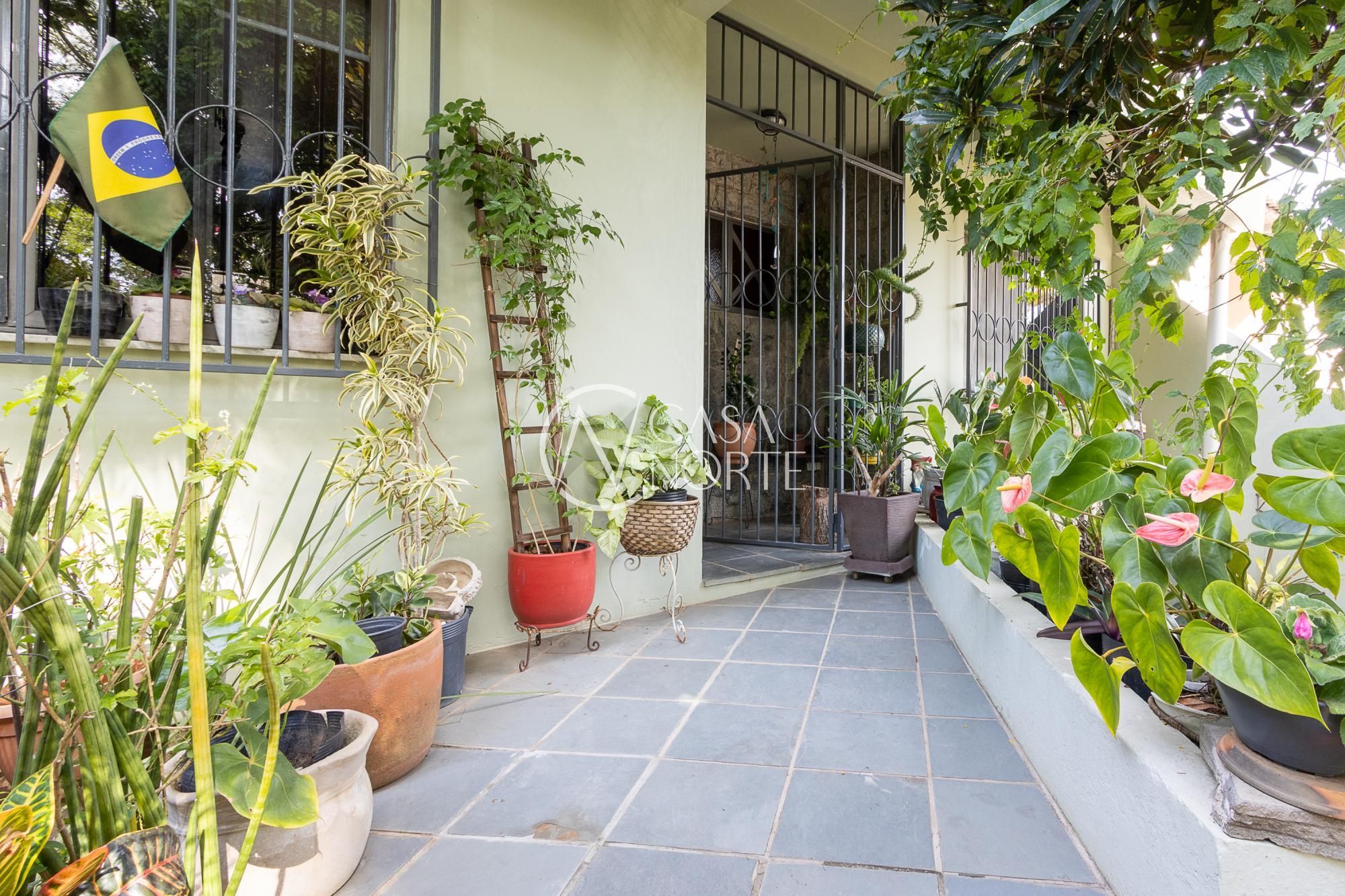 Casa à venda com 3 quartos, 194m², 1 suíte, 4 vagas, Rua Derocy Giácomo da Silva no bairro Vila Nova em Porto Alegre