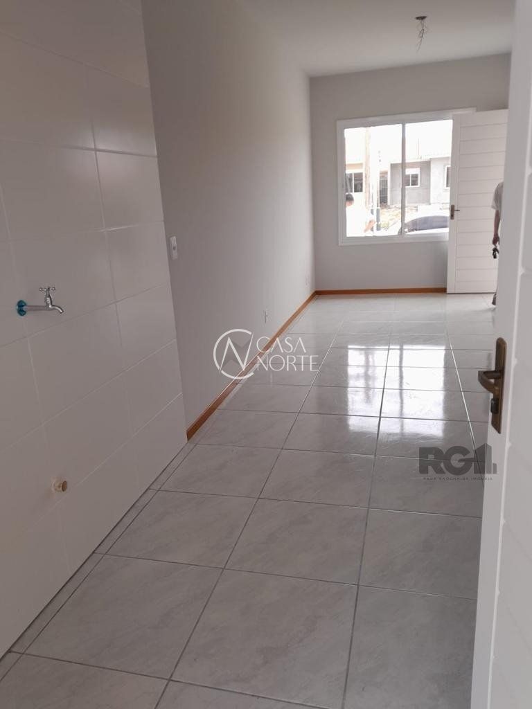 Casa à venda com 2 quartos, 47m², 1 vaga, Rua Sete Mil e Quatorze no bairro Restinga em Porto Alegre