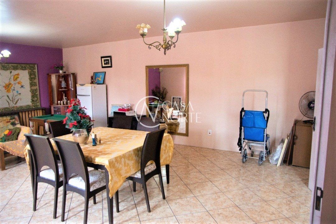 Casa à venda com 4 quartos, 423m², 1 suíte, 4 vagas, Rua Intendente Alfredo Azevedo no bairro Glória em Porto Alegre