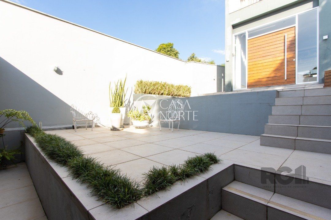 Casa à venda com 5 quartos, 360m², 2 suítes, 3 vagas, Rua Landel de Moura no bairro Tristeza em Porto Alegre