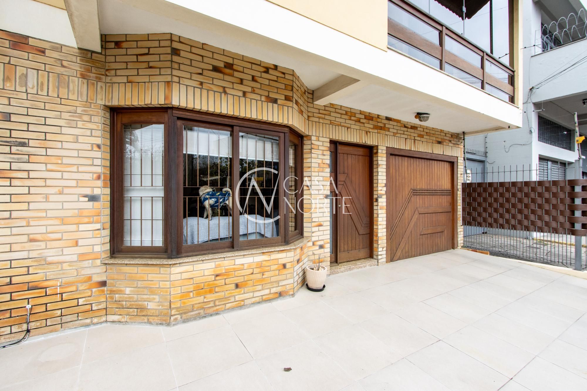 Casa à venda com 3 quartos, 227m², 1 suíte, 4 vagas, Rua José Aristides Martins no bairro Ipanema em Porto Alegre