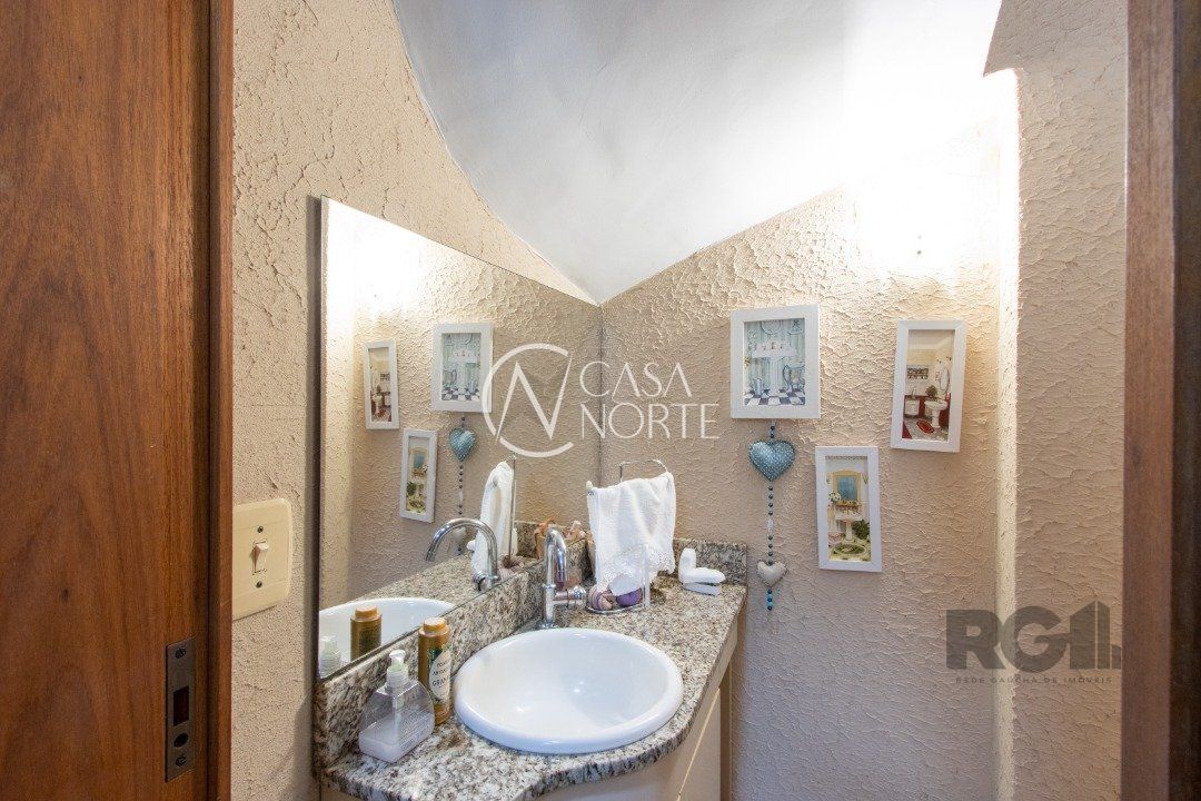 Casa de Condomínio à venda com 3 quartos, 186m², 1 suíte, 2 vagas, Avenida Eduardo Prado no bairro Cavalhada em Porto Alegre