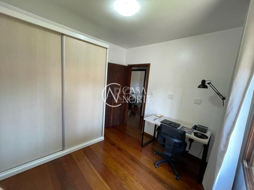 Casa à venda com 3 quartos, 254m², 1 suíte, 2 vagas, Rua Doutor Mário Totta no bairro Tristeza em Porto Alegre