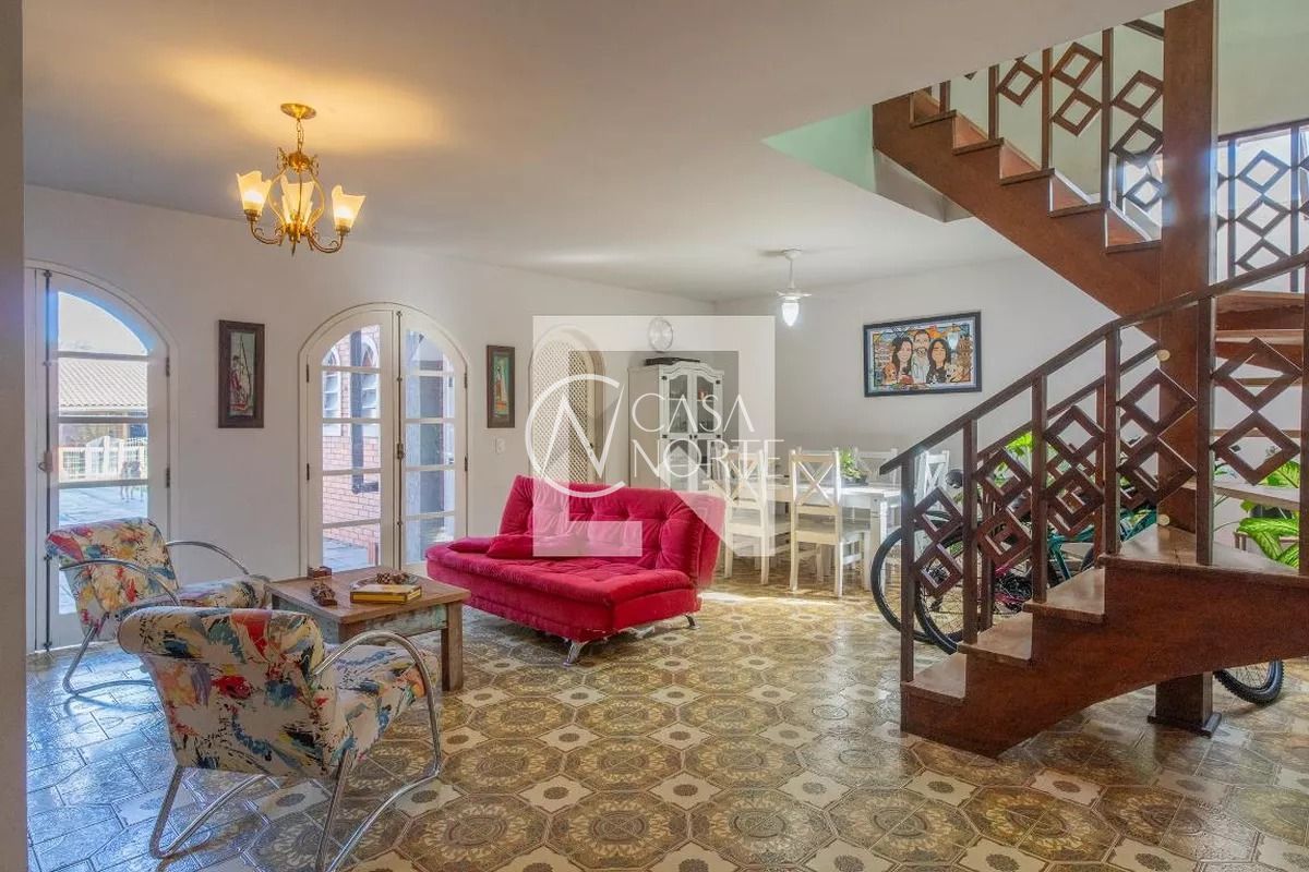 Casa à venda com 3 quartos, 380m², 2 suítes, 3 vagas, Rua Doutor João Palombini no bairro Ipanema em Porto Alegre