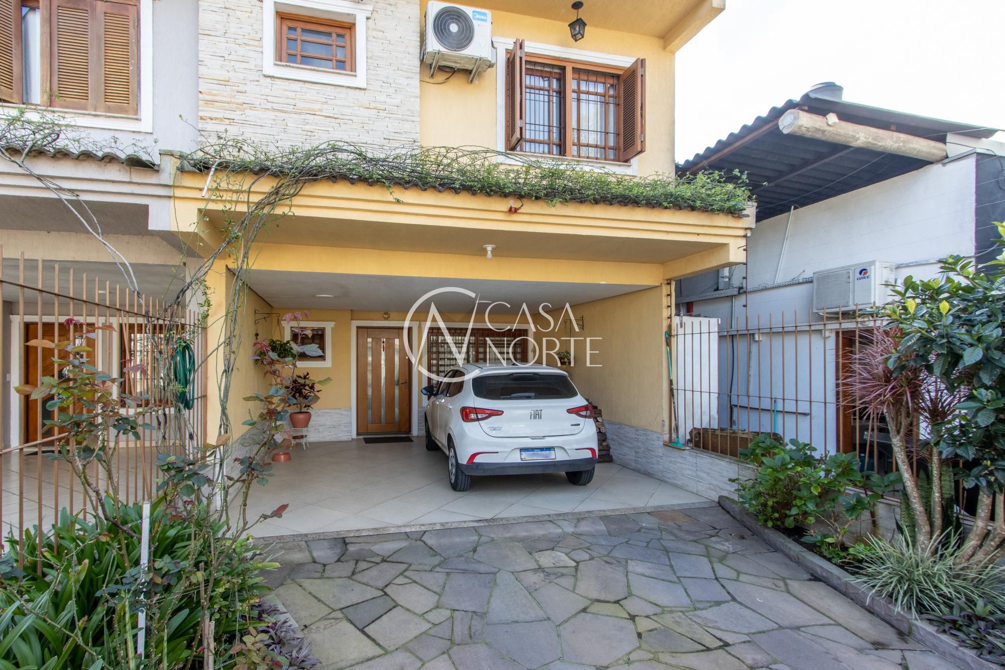 Casa à venda com 3 quartos, 198m², 3 suítes, 2 vagas, Rua Doutor Armando Barbedo no bairro Tristeza em Porto Alegre