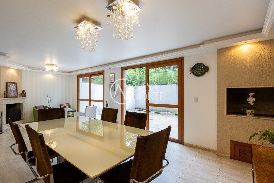 Casa de Condomínio à venda com 4 quartos, 334m², 1 suíte, 2 vagas, Travessa Pedra Redonda no bairro Jardim Isabel em Porto Alegre